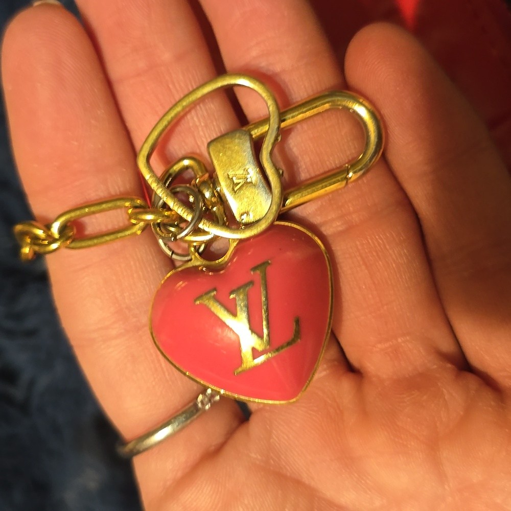 Louis Vuitton Heart Pouch - Picture 7 of 8